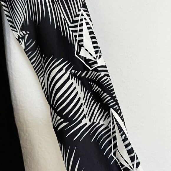 NWT Volcom Stay Or Leaf Long Sleeve UPF 50 Plus Size Rashguard - Picture 9 of 9